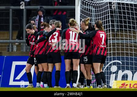 Frankfurt, Deutschland. Februar 2024. Deutschland, Frankfurt, 8. Februar 2024: Während des DFB-Pokal-Frauenfußballspiels zwischen Eintracht Frankfurt und SC Freiburg im Stadion am Brentanobad in Frankfurt. (Daniela Porcelli/SPP) Credit: SPP Sport Press Photo. /Alamy Live News Stockfoto