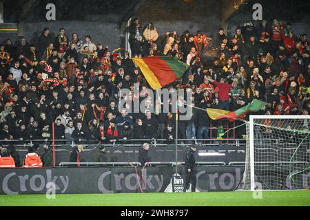 Oostende, Belgien. Februar 2024. Die Fans von Oostende wurden vor einem Fußballspiel zwischen KV Oostende (1b) und Royal Antwerp FC am Donnerstag, den 08. Februar 2024 in Antwerpen, dem ersten Halbfinalspiel des Croky Cup, vorgestellt. BELGA FOTO TOM GOYVAERTS Credit: Belga Nachrichtenagentur/Alamy Live News Stockfoto