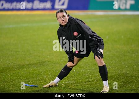 Frankfurt, Deutschland. Februar 2024. Frankfurt, 8. Februar 2024: Barbara Dunst ( 28 Frankfurt ) während des DFB-Pokal-Fußballspiels zwischen Eintracht Frankfurt und SC Freiburg im Stadion am Brentanobad in Frankfurt. (Julia Kneissl/SPP) Credit: SPP Sport Press Photo. /Alamy Live News Stockfoto