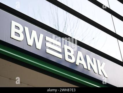 Stuttgart, Deutschland. Februar 2024. Das Logo der BW Bank auf einer Niederlassung in Stuttgart. Quelle: Bernd Weißbrod/dpa/Alamy Live News Stockfoto