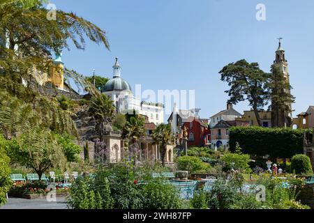 Portmeirion, Minffordd, Gwynedd, Wales, 13, Juni 2023, malerisches Dorf Portmeirion in Nordwales, Vereinigtes Königreich Stockfoto