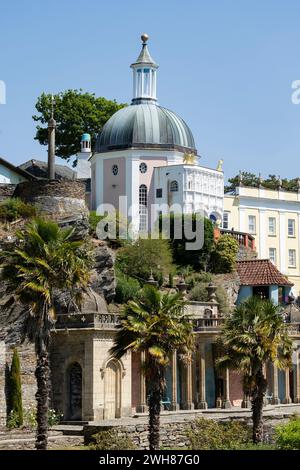 Portmeirion, Minffordd, Gwynedd, Wales, 13, Juni 2023, malerisches Dorf Portmeirion in Nordwales, Vereinigtes Königreich Stockfoto