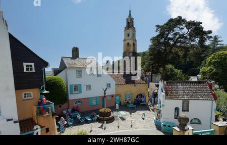 Portmeirion, Minffordd, Gwynedd, Wales, 13, Juni 2023, malerisches Dorf Portmeirion in Nordwales, Vereinigtes Königreich Stockfoto