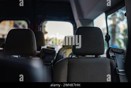 Innenraum mit Sitzen im Kleinbus. Stockfoto