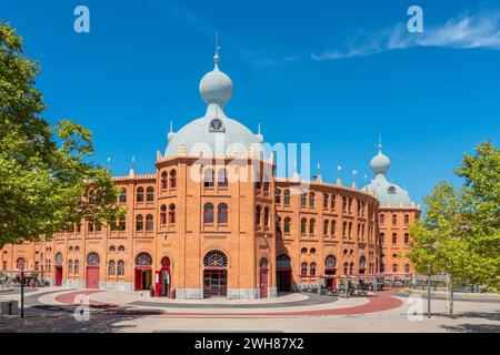 Rotes Backsteingebäude der Stierkampfarena Campo Pequeno. Lissabon, Portugal Stockfoto