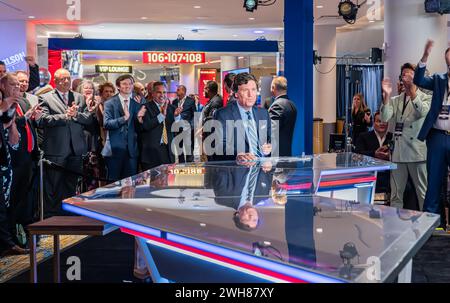 Miami, Florida: Fox Nation Patriot Awards im Hard Rock Casino; Tucker Carlson, der am Set der Show Tucker Carlson Tonight von Fox gefeuert wurde Stockfoto