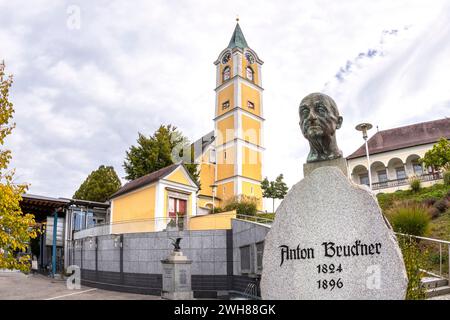 Anton Bruckner Monument Und Pfarrkirche Für St. Valentin In Ansfelden, Oberösterreich, Österreich Stockfoto