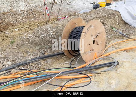 Straßenbaustelle, Verschiedene Kabel Stockfoto