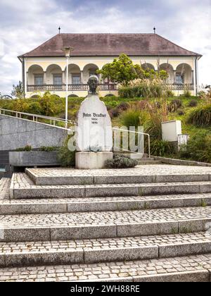 Anton Bruckner Denkmal Und Pfarrgericht In Ansfelden, Oberösterreich, Österreich Stockfoto