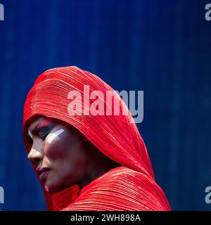 Grace Jones tritt live in 2022 auf Stockfoto