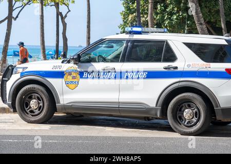 Ein Polizeiauto von Honolulu am Strand in Waikiki, Hawaii. Stockfoto