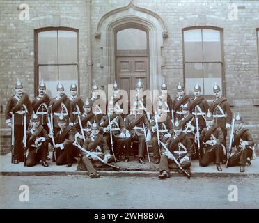 Sheffield, Yorkshire. 1897: Ein formelles Gruppenfoto, das die Abordnung des 1. (Hallamshire) Freiwilligenbataillons des York and Lancaster Regiments zeigt, das das Bataillon beim Diamantenjubiläum von Königin Victoria am 22. Juni 1897 vertrat. Stockfoto