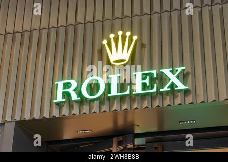 Rolex-Logo in einem Einkaufszentrum in Waikiki, Hawaii. Stockfoto