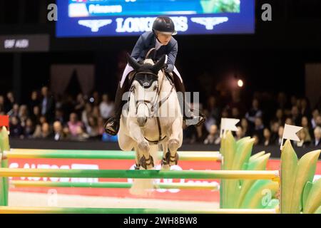 Bordeaux, Frankreich - 4. Februar 2024. Zascha Nygaard Lill aus Dänemark tritt beim Audi Grand Prix im Jumping International Bordeaux an. Stockfoto