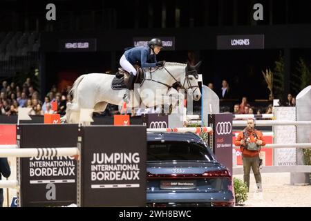 Bordeaux, Frankreich - 4. Februar 2024. Zascha Nygaard Lill aus Dänemark tritt beim Audi Grand Prix im Jumping International Bordeaux an. Stockfoto