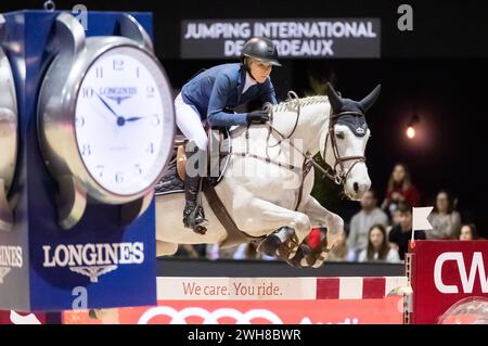 Bordeaux, Frankreich - 4. Februar 2024. Zascha Nygaard Lill aus Dänemark tritt beim Audi Grand Prix im Jumping International Bordeaux an. Stockfoto