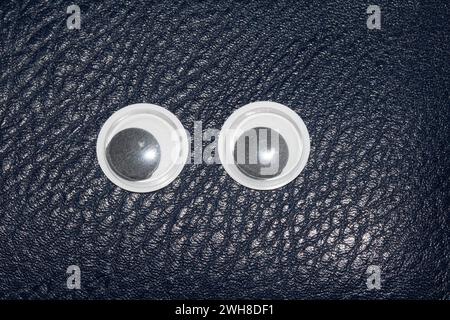 Ein lustiges Wiggle Google Eyes on Fabric dumm Hintergrund Stockfoto