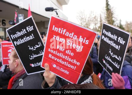 Berlin, Solidaritätskundgebung an der FU GER, Berlin,20240208,Berlin, Solidaritätskundgebung an der FU in Dahlem, gegen den Gazakrieg *** Berlin, Solidaritätskundgebung an der FU GER, Berlin,20240208,Berlin, Solidaritätskundgebung an der FU in Dahlem, gegen den Gaza-Krieg Stockfoto