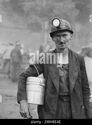 September 1946. Floyd County, Kentucky. Harry Fain, Kohlelader. Inland Steel Company, Wheelwright #1 & 2 Mines, Wheelwright, Floyd County, Kentucky. Stockfoto