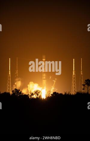 Cape Canaveral, Vereinigte Staaten von Amerika. Februar 2024. Die unbemannte NASA PACE-Raumsonde auf der SpaceX Falcon 9-Rakete explodiert vom Space Launch Complex 40 auf der Cape Canaveral Space Force Station am 8. Februar 2024 in Cape Canaveral, Florida. Quelle: Kim Shiflett/NASA Photo/Alamy Live News Stockfoto