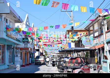 First Street alias Barrier Reef Drive in San Pedro Town, Ambergris Caye, Belize. Stockfoto