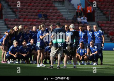 NI-Team posiert für das Team-Selfie vor dem Spiel England gegen Nordirland UEFA Womens Euro 15. Juli 2022 St Marys Stadium Southampton Stockfoto