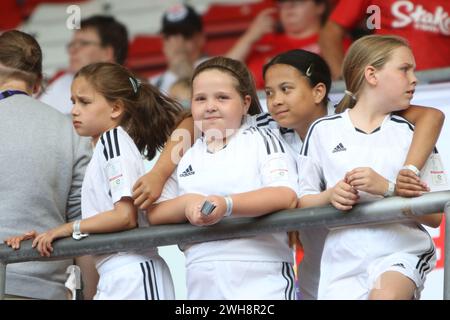 Mannschaftsmaskottchen in adidas Trikots England gegen Nordirland UEFA Womens Euro 15 Juli 2022 St Marys Stadium Southampton Stockfoto