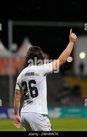 Frankfurt, Deutschland. Februar 2024. Frankfurt, 8. Februar 2024: Verbündeter Gudorf ( 26 Freiburg) beim DFB-Pokal-Fußball-Spiel zwischen Eintracht Frankfurt und SC Freiburg im Stadion am Brentanobad in Frankfurt. (Julia Kneissl/SPP) Credit: SPP Sport Press Photo. /Alamy Live News Stockfoto