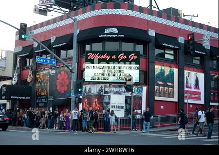 2011 kehren Ray Manzarek und Robby Krieger von der klassischen Rockband The Doors zum Whisky A Go Go Go zurück, wo ihre Karriere in den 1960er Jahren auf dem Sunset Strip in West Hollywood begann Stockfoto