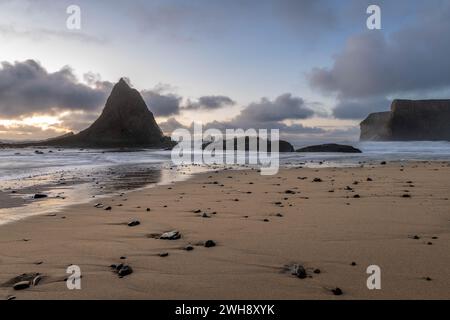 Martin's Beach bei Sonnenuntergang während der Sturmflut im Winter Stockfoto