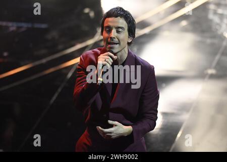 Sanremo, Italien. Februar 2024. Diodato tritt während der 74. Ausgabe des SANREMO Italian Song Festivals im Ariston Theatre in Sanremo, Norditalien, auf – Donnerstag, 8. FEBRUAR 2024. Unterhaltung. (Foto: Marco Alpozzi/LaPresse) Credit: LaPresse/Alamy Live News Stockfoto