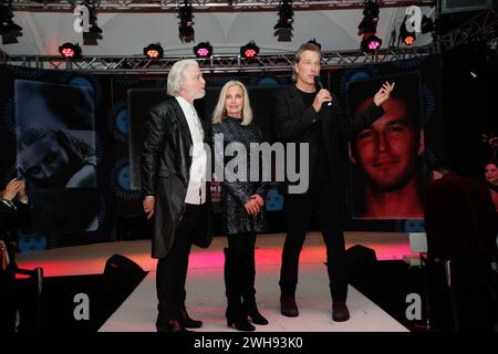 Catwalk Dr. Hermann Bühlbecker, Bo Derek, John Corbett LAMBERTZ MONTAG ABEND 2024 Chocolate & Fashion Party - Back again im alten Wartesaal am Dom, Köln. *** Catwalk Dr. Hermann Bühlbecker, Bo Derek, John Corbett LAMBERTZ MONTAG ABEND 2024 Chocolate Fashion Party wieder im alten Wartesaal am Dom, Köln Stockfoto