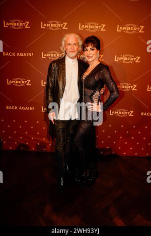 Dr. Hermann Bühlbecker, Anna- Maria Kaufmann LAMBERTZ MONTAG ABEND 2024 Schokolade & Fashion Party - wieder im alten Wartesaal am Dom, Köln. *** Dr. Hermann Bühlbecker, Anna Maria Kaufmann LAMBERTZ MONTAG ABEND 2024 Chocolate Fashion Party wieder im alten Wartesaal am Dom, Köln Stockfoto