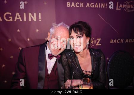 Dieter Hallervorden, Anna-Maria Kaufmann LAMBERTZ MONTAG ABEND 2024 Schokolade & Fashion Party - wieder im alten Wartesaal am Dom, Köln. *** Dieter Hallervorden, Anna Maria Kaufmann LAMBERTZ MONTAG ABEND 2024 Chocolate Fashion Party wieder im alten Wartesaal am Dom, Köln Stockfoto