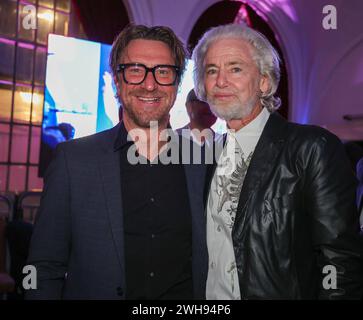 Atmosphäre LAMBERTZ MONTAGABEND 2024 Schokoladen- & Modeparty - Back again im alten Wartesaal am Dom, Köln. *** Atmosphäre LAMBERTZ MONTAGABEND 2024 Chocolate Fashion Party wieder im alten Wartezimmer am Kölner Dom Stockfoto