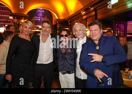 Barbara Klein, Guido Broscheit, Gast, Dr. Hermann Bühlbecker, Gast LAMBERTZ MONDAY NIGHT 2024 Schokoladen- & Fashion Party - Back again im alten Wartesaal am Dom, Köln. *** Barbara Klein, Guido Broscheit, Gast Dr. Hermann Bühlbecker, Gast LAMBERTZ MONTAG ABEND 2024 Chocolate Fashion Party wieder im alten Wartezimmer am Kölner Dom Stockfoto