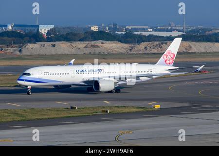China Airlines Airbus A350-900 Flugzeuge im Rollen. Flugzeug A350 von China Airlines. Flugzeug A350XWB von ChinaAirlines. Stockfoto