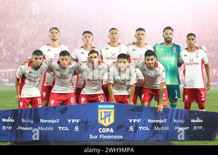 Buenos Aires, Argentinien. Februar 2024. Team von Huracan während des Spiels der vierten Runde der argentinischen Liga Profesional de Fútbol im Tomas Adolfo Ducó Stadion ( Credit: Néstor J. Beremblum/Alamy Live News) Stockfoto