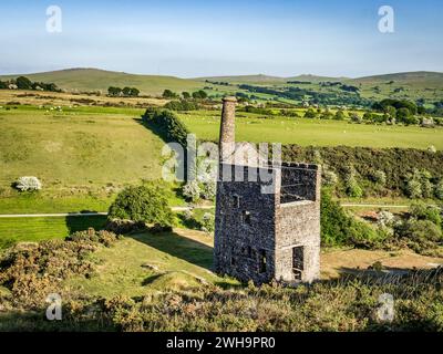 Das Maschinenhaus der Wheal Betsy Mine, das letzte noch in Dartmoor, nahe Tavistock, Devon, Großbritannien. Stockfoto