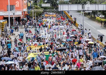 Medellin, Kolumbien. Februar 2024. Menschen nehmen an einer Demonstration Teil, bei der der Oberste Gerichtshof Kolumbiens aufgefordert wird, den neuen Generalstaatsanwalt in Medellin, Kolumbien, am 8. Februar 2024 zu wählen. Foto: Juan Jose Patino/Long Visual Press Credit: Long Visual Press/Alamy Live News Stockfoto