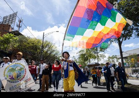 Medellin, Kolumbien. Februar 2024. Menschen nehmen an einer Demonstration Teil, bei der der Oberste Gerichtshof Kolumbiens aufgefordert wird, den neuen Generalstaatsanwalt in Medellin, Kolumbien, am 8. Februar 2024 zu wählen. Foto: Juan Jose Patino/Long Visual Press Credit: Long Visual Press/Alamy Live News Stockfoto