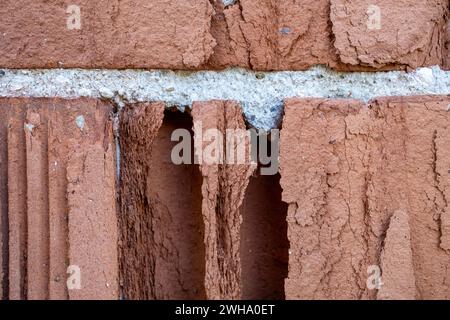 Die Steinmauern in einem armen Dorf in der Türkei. Stockfoto