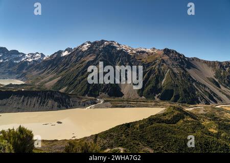 Blick vom Sealy Tarns Walk im Aoraki Mt Cook National Park zum Hooker Valley Track darunter Stockfoto