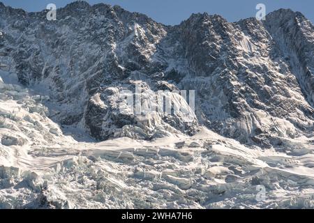 Blick vom Sealy Tarns Walk im Aoraki Mt Cook National Park zum Hooker Valley Track darunter Stockfoto