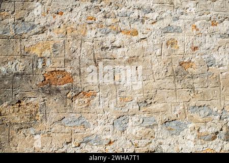 Die Steinmauern in einem armen Dorf in der Türkei. Stockfoto