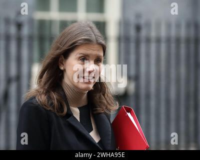 London, Vereinigtes Königreich, 6. Februar 2024. Michelle Donelan, Staatssekretärin für Wissenschaft, Innovation und Technologie, verlässt nach der Kabinettssitzung Nr. 10. Stockfoto