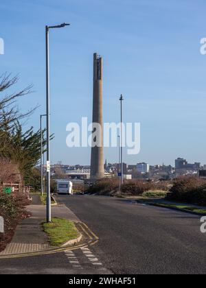 Der berühmte National Lift Tower von Sixfields aus, Northampton, Großbritannien, wurde 1982 eröffnet und ist heute ein Zentrum für Wohltätigkeitsabseilungen. Stockfoto