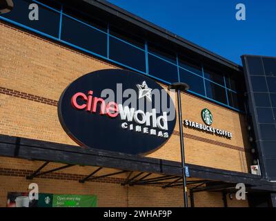 Cineworld Cinema Schild und Logo, Sixfields, Northampton, Großbritannien Stockfoto