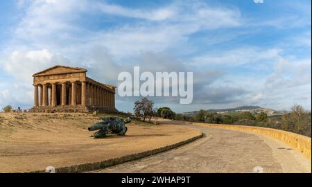 Agrigento, Italien - 3. Januar 2024: Blick auf den Tempel der Concordia im Tal der Tempel Stockfoto