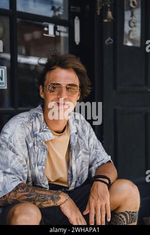 Porträt von gut aussehenden jungen Mann Stockfoto